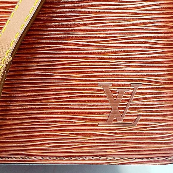 Louis Vuitton Epi Shoulder Bag - Picture 5 of 6